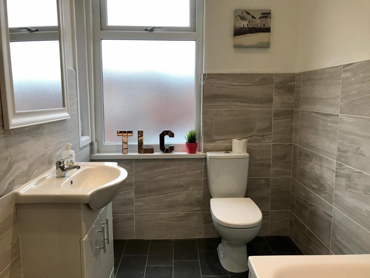 Stylish 3 Bedroom House Only 5 Mins From M6/M58 Wigan Exteriör bild
